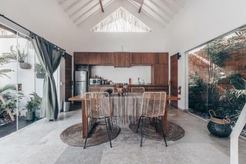 Hostal Beyond Bungalows