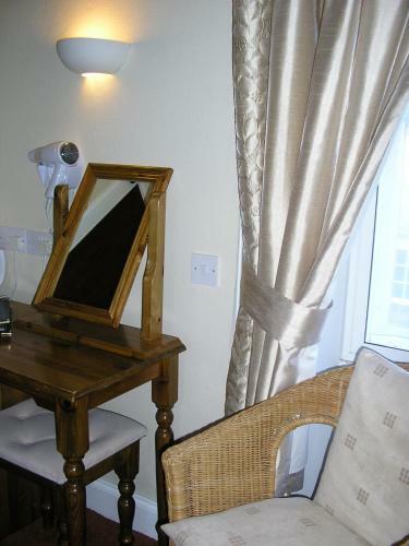 The Robertson Arms Hotel