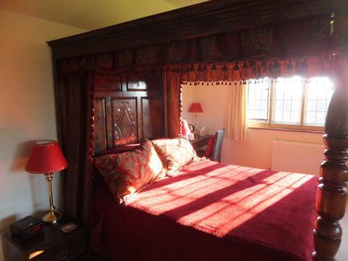 Hostal Little Court