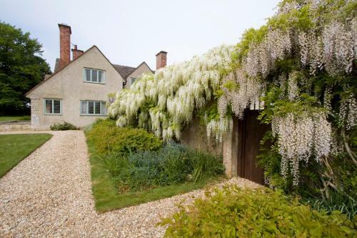 Hostal Little Court