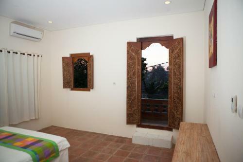 Bali Sunshine Homestay And Art Gallery