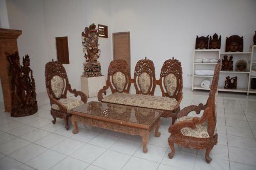 Bali Sunshine Homestay And Art Gallery