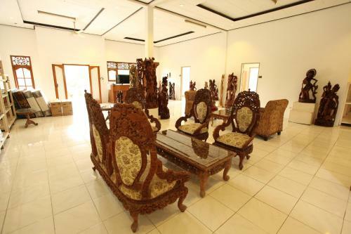 Bali Sunshine Homestay And Art Gallery