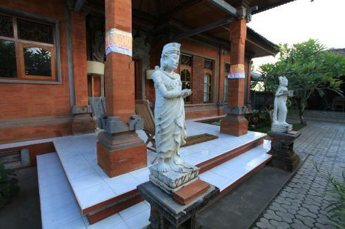 Bali Sunshine Homestay And Art Gallery