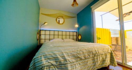 Yellow Submarine Container House By Cgglamping
