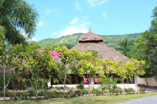Hi Huasteca Inn Hotel