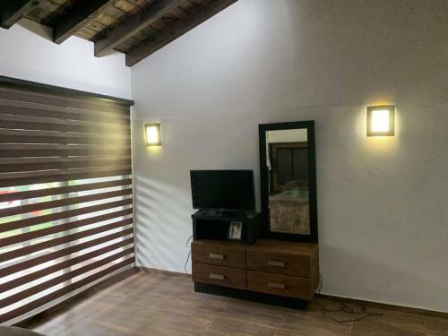 Casa Con Dise�o Minimalista En Xalapa-ver.
