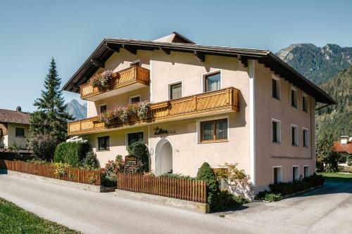 Aparts Handle Und Haus Bergblick
