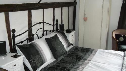 Holly Tree Cottage Bed And Breakfast