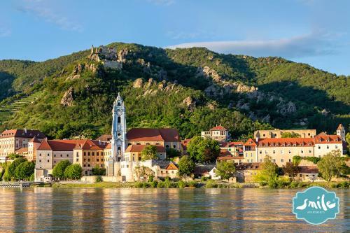 Donau Strandhaus Mit D�rnstein Panorama