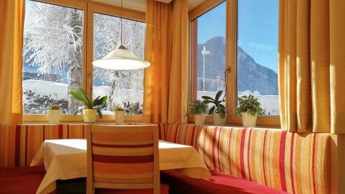 Hostal Pension Alpina