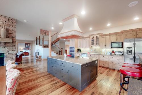 White Cloud House #523