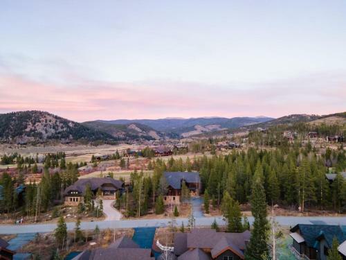 Bison - Mountain Home W Hot Tub & Views