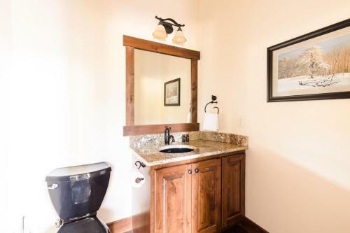 Bison - Mountain Home W Hot Tub & Views