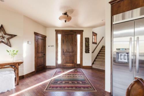 Bison - Mountain Home W Hot Tub & Views