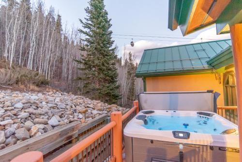 Woods Live Oak Townhome - Cozy - Under Gondola
