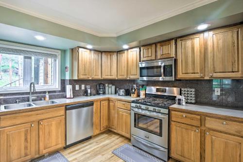 Spacious Breck Townhome - Walk To Ski Shuttle
