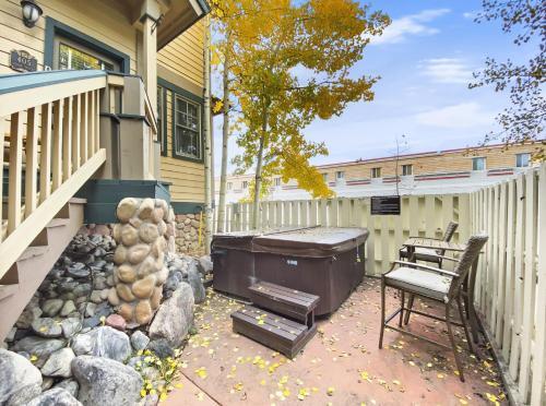 Ridge Street Chalet B Townhouse