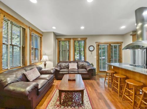 Ridge Street Chalet B Townhouse