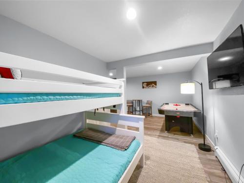 Vacay - Frame Home