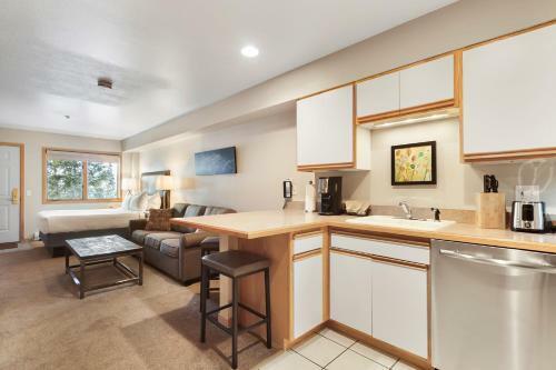 Hotel Gold Point Resort