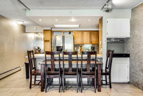 Claimjumper Condo Unit 23