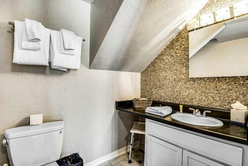 Claimjumper Condo Unit 23