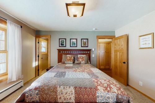 Hoosier Ridge Retreat