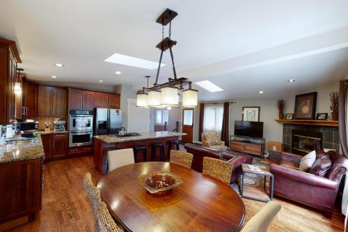 Woodsy Lodge