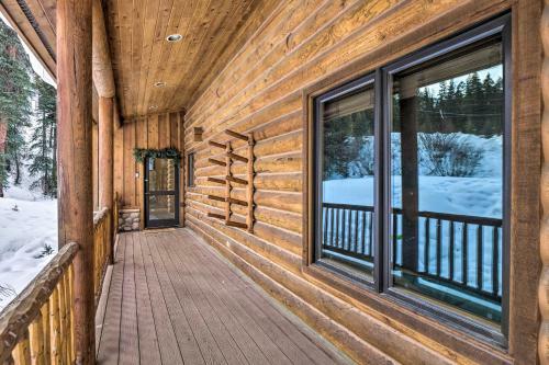 Rustic Mtn Cabin With Private Hot Tub And Deck!