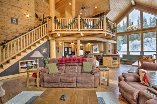 Rustic Mtn Cabin With Private Hot Tub And Deck!