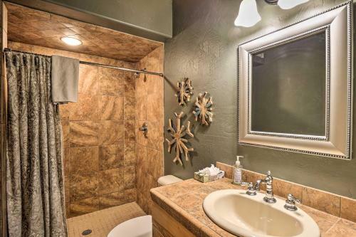 Rustic Mtn Cabin With Private Hot Tub And Deck!