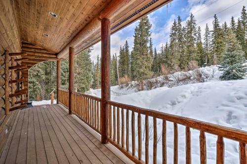 Rustic Mtn Cabin With Private Hot Tub And Deck!