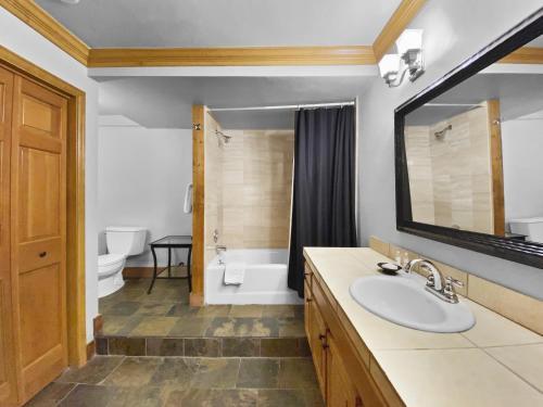 Blue Buffalo Lodge Home