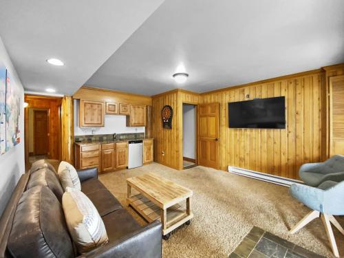 Blue Buffalo Lodge Home