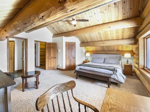 Blue Buffalo Lodge Home