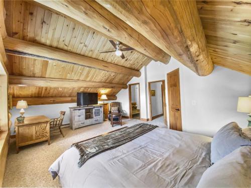 Blue Buffalo Lodge Home