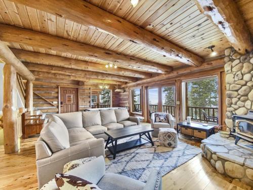 Blue Buffalo Lodge Home