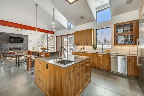 Modern Alpine Escape Home