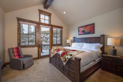 Spacious Elegance, 5 En-suites, Hiking Trail To Town, Packed With Amenities!