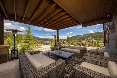 Spacious Elegance, 5 En-suites, Hiking Trail To Town, Packed With Amenities!