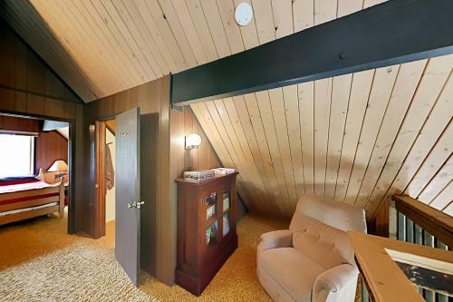 Quaint Cabin