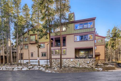Snodallion Condo Great Breck Location