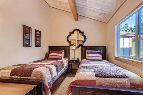 Snodallion Condo Great Breck Location