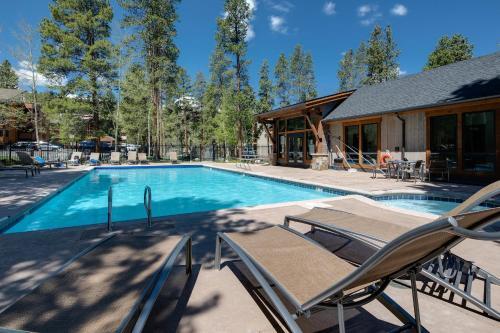 Inner Circle 15 Serenity Condo Great Breck Location