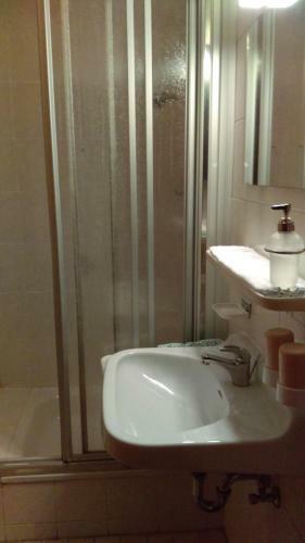Hostal G�stehaus " Lehbach "