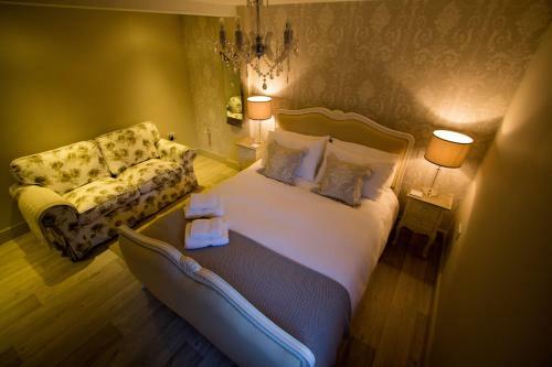 Whispering Cottages Bed And Breakfast