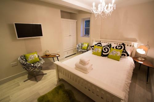 Whispering Cottages Bed And Breakfast