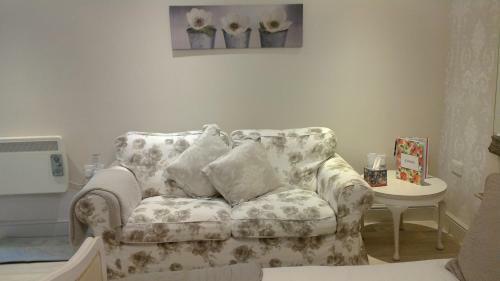 Whispering Cottages Bed And Breakfast