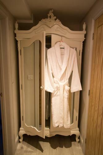 Whispering Cottages Bed And Breakfast